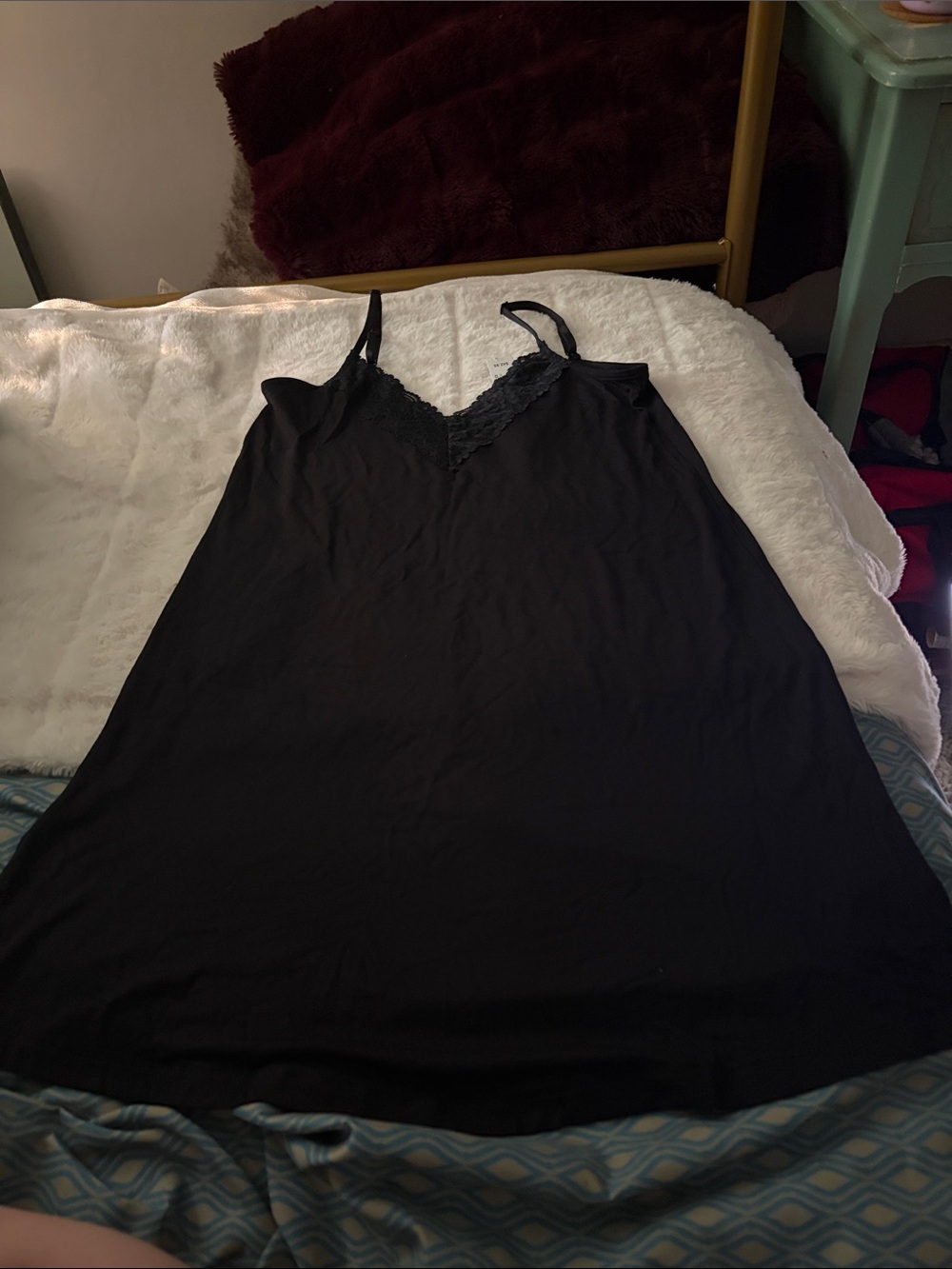La Vie En Rose Black Lace-Trim Chemise